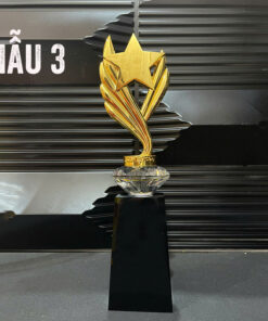 Cúp Vàng Vinh Danh Hình Ngôi Sao