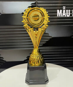 Cúp Vàng Vinh Danh Mẫu 5